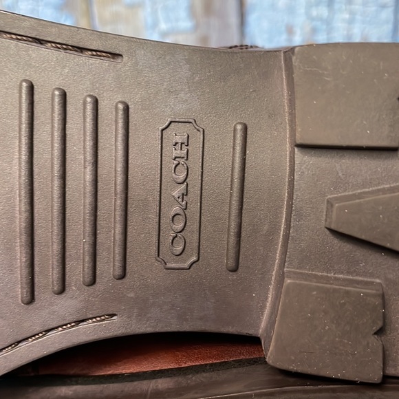 Coach Valentine signature C leather boot. Size 6 - Picture 7 of 13